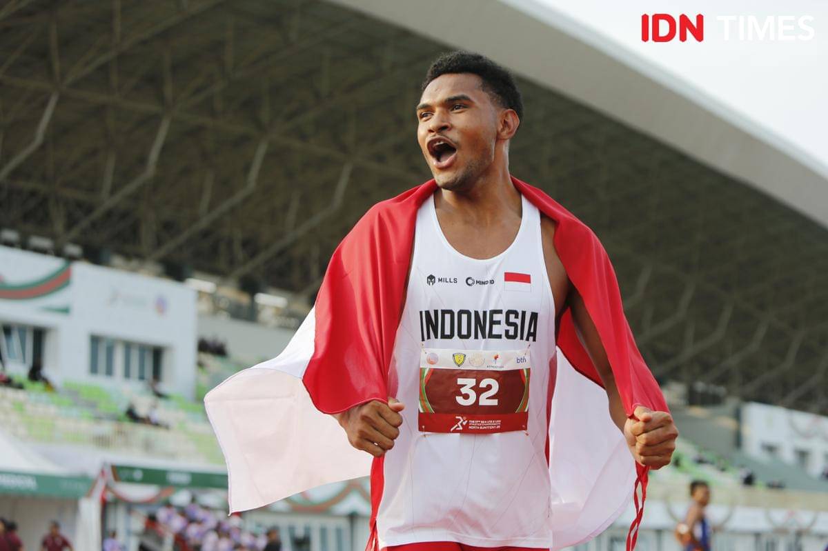 Atlet Indonesia usai meraih perak Kejuaraan Atletik ASEAN U-18 dan U-20 di Stadion Madya Atletik Sumut (IDN Times/Doni Hermawan)