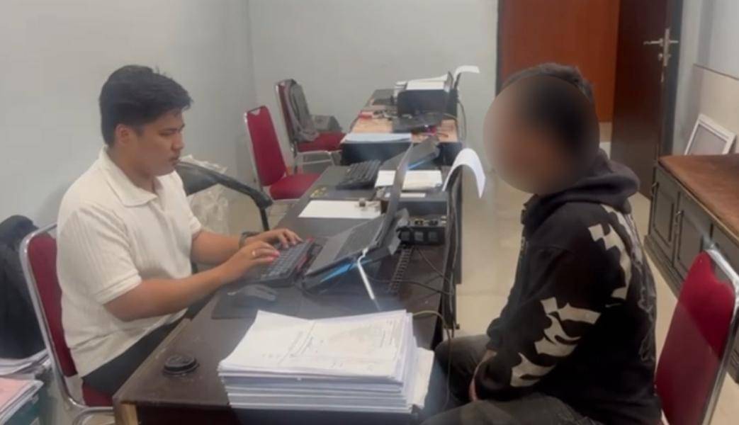 Pria berinisial YB (40) ditangkap usai melakukan perlawanan terhadap petugas kepolisian. (Dok. Polres Maros)