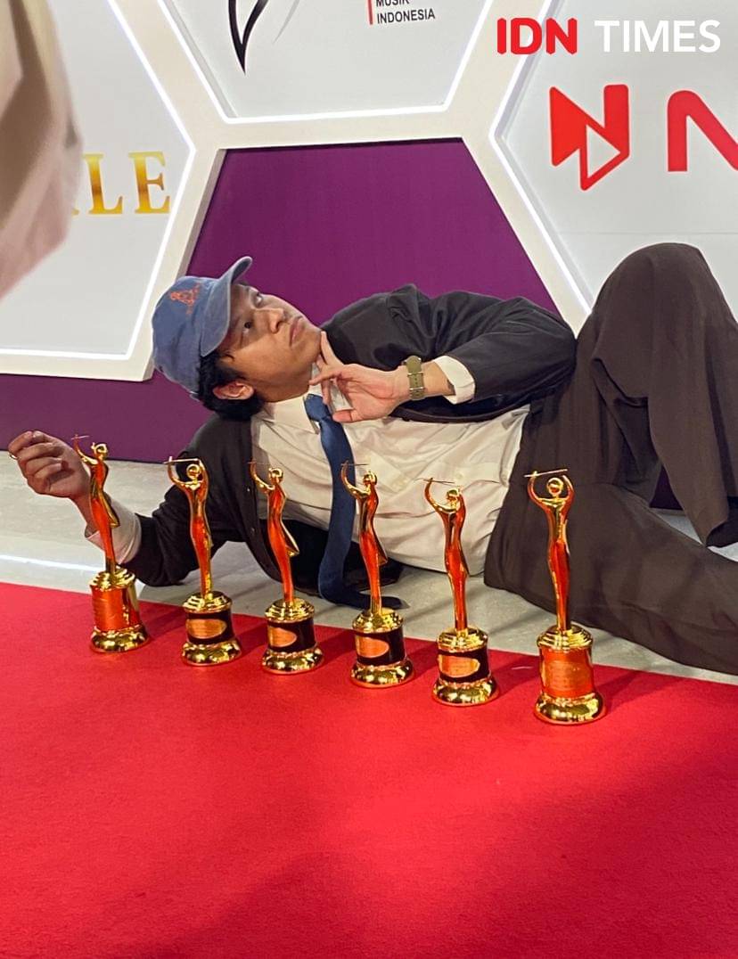 potret artis di red carpet AMI Awards 2025