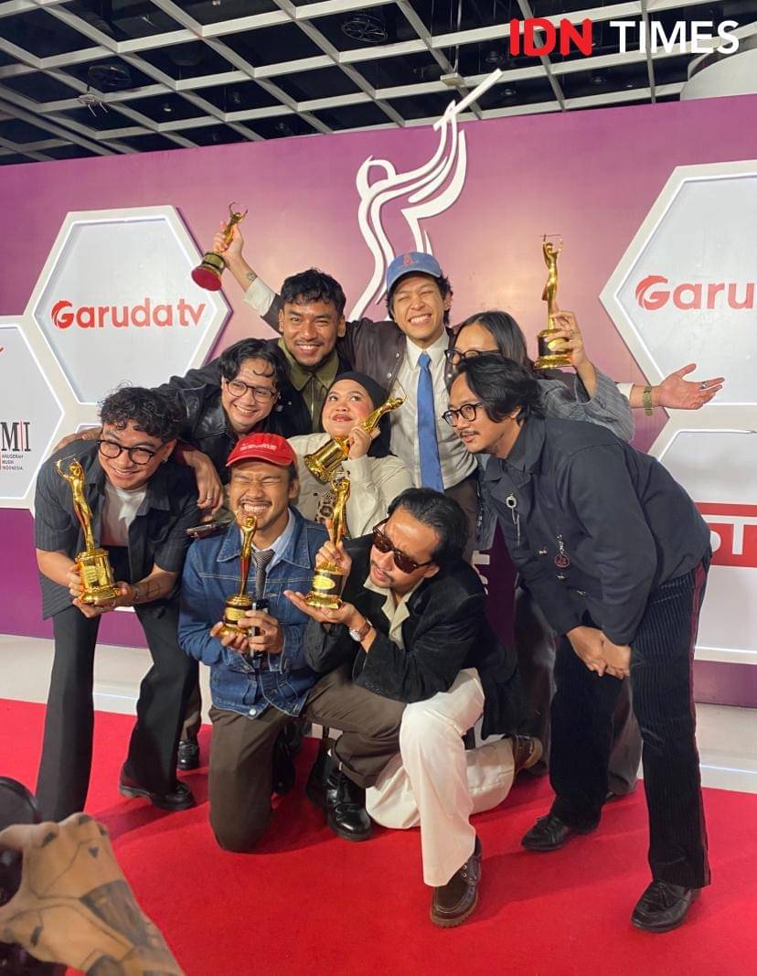 potret artis di red carpet AMI Awards 2025