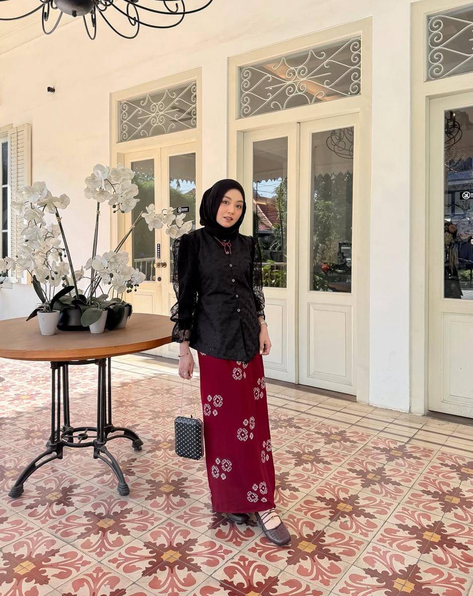 ide outfit hari guru untuk cewek