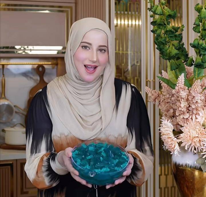 Tasyi Athasyia bikin kue AI planet Saturnus