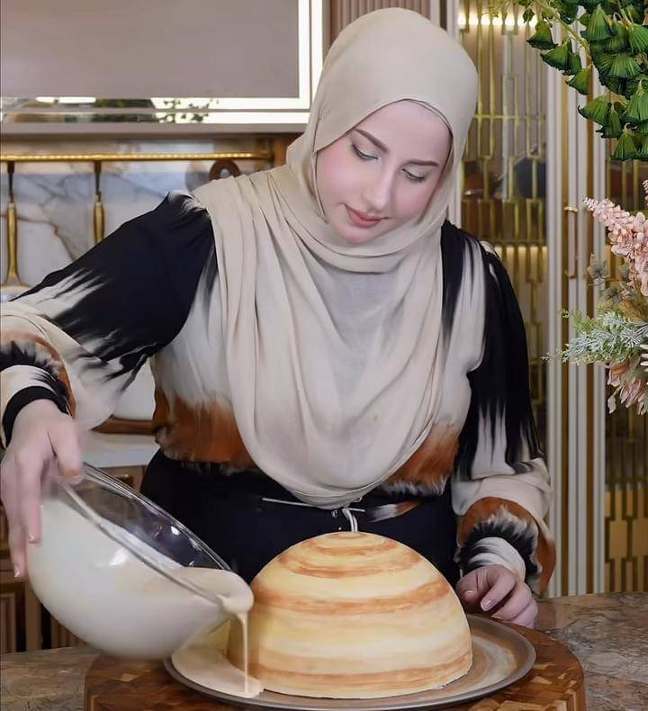 Tasyi Athasyia bikin kue AI planet Saturnus