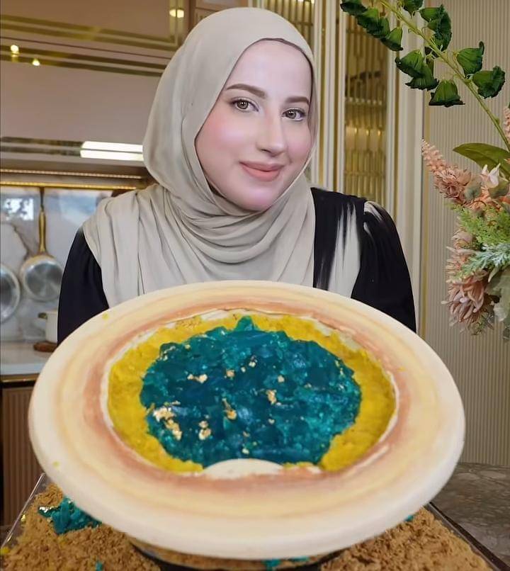 Tasyi Athasyia bikin kue AI planet Saturnus