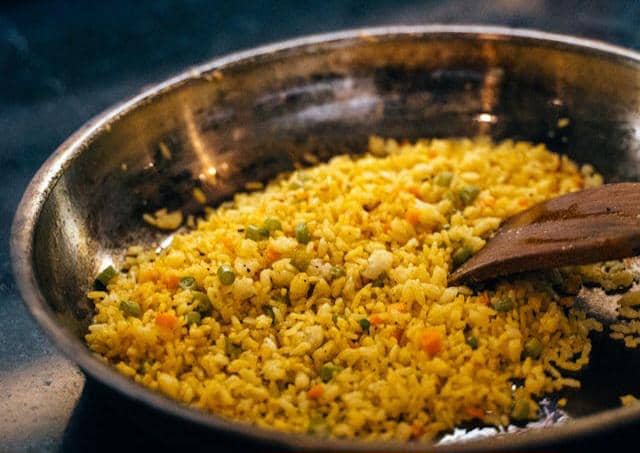 ilustrasi memasak nasi goreng