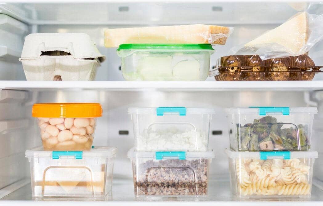 ilustrasi penataan makanan di kulkas (freepik.com/freepik)