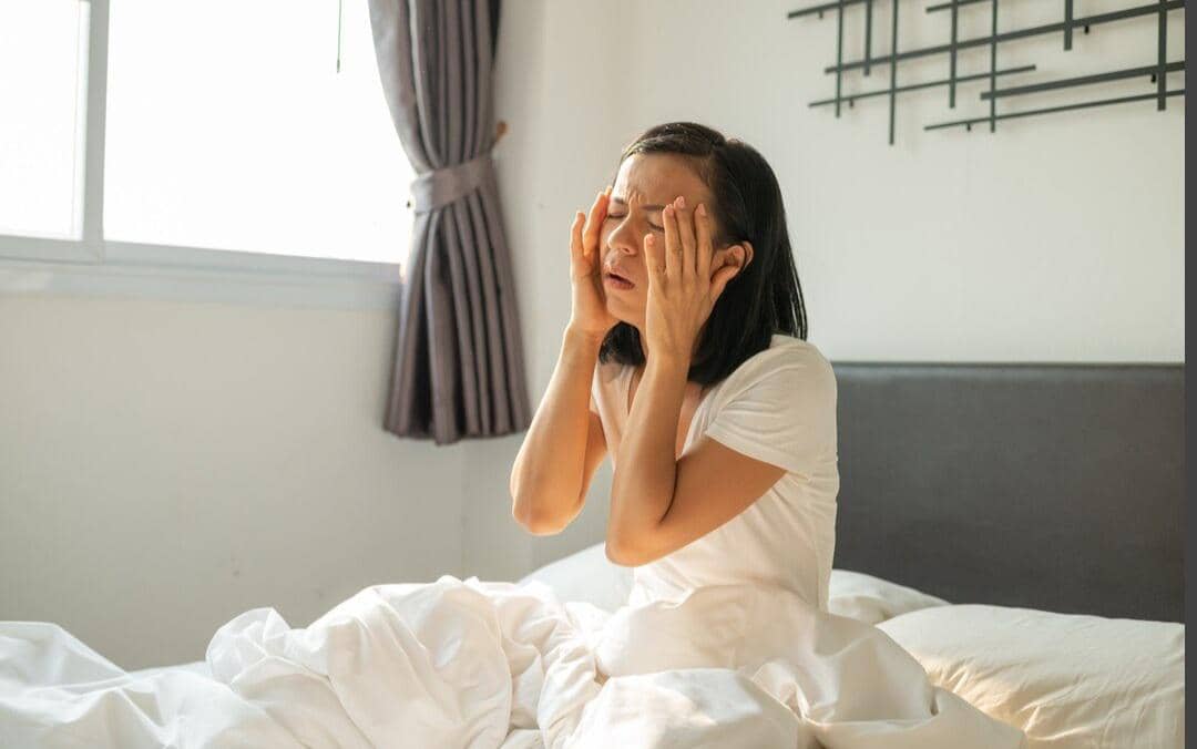 ilustrasi wanita insomnia