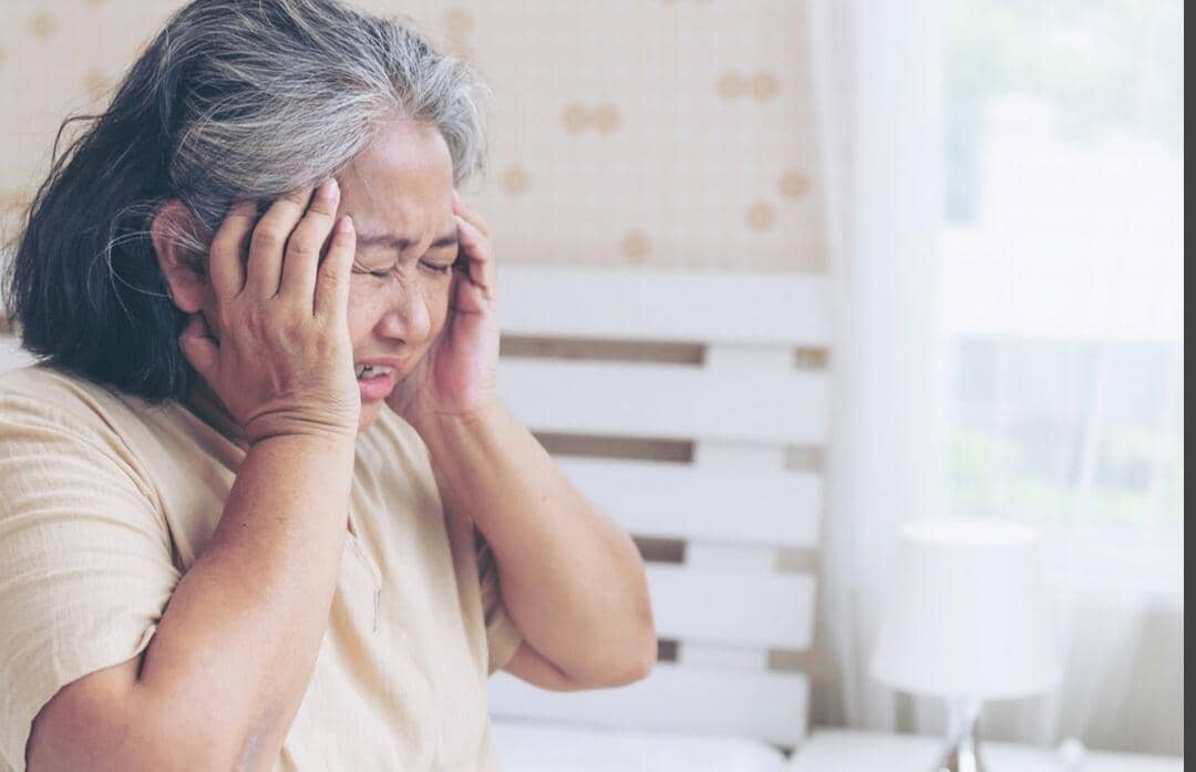 ilustrasi lansia cemas