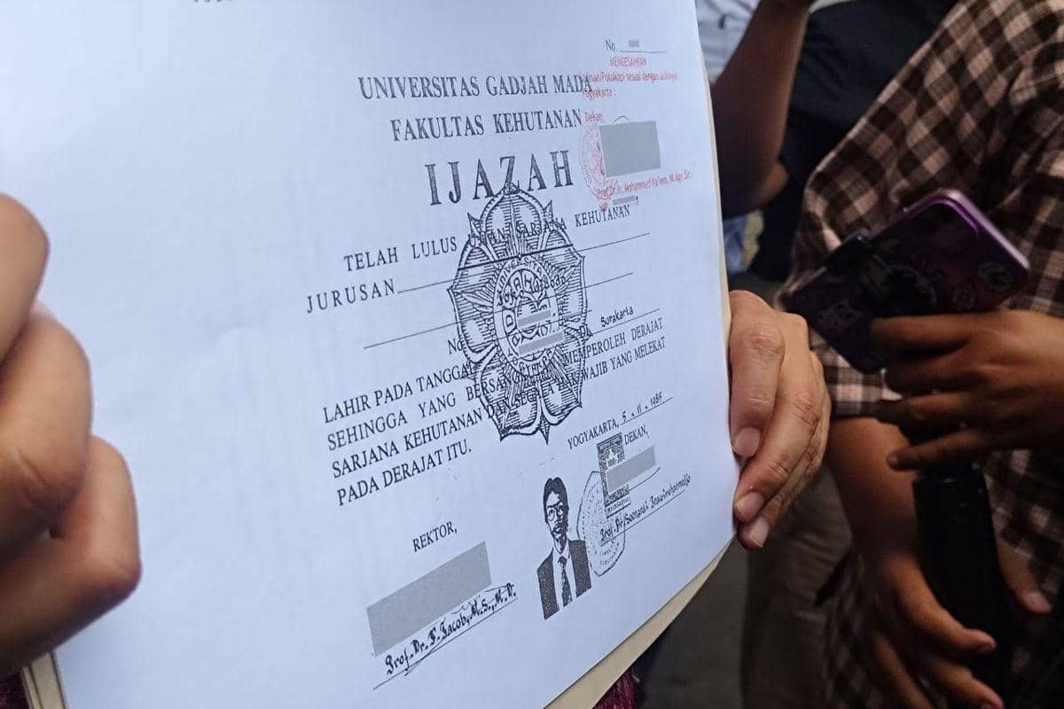 Ijazah Jokowi di tunjukan ke publik