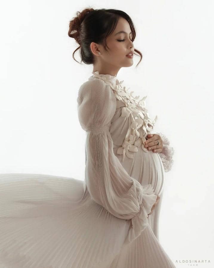 Pemotretan Maternity Putri Isnari (instagram.com/putriisnari3)
