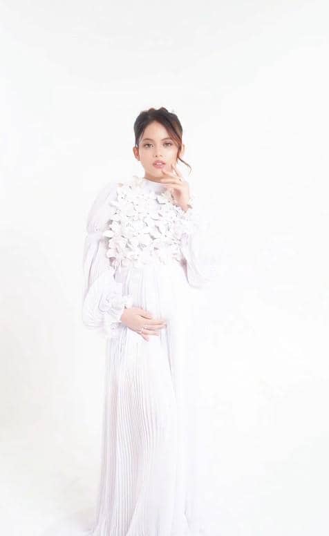 Pemotretan Maternity Putri Isnari (instagram.com/putriisnari3)