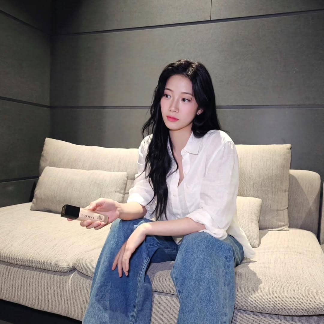 mix and match outfit putih ala Kazuha LE SSERAFIM