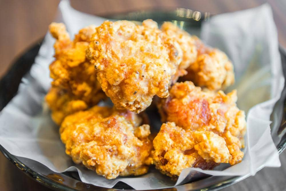 ilustrasi meniriskan korean fried chicken