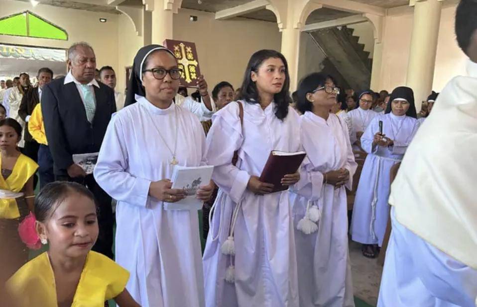 Umat Keuskupan Larantuka diajak berdoa bersama. (Dok Komsos Keuskupan Larantuka)