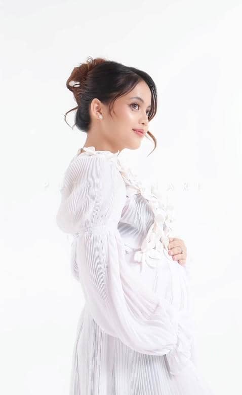 Pemotretan Maternity Putri Isnari (instagram.com/putriisnari3)