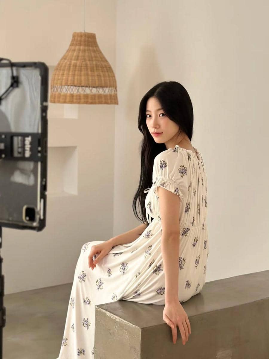 mix and match outfit putih ala Kazuha LE SSERAFIM