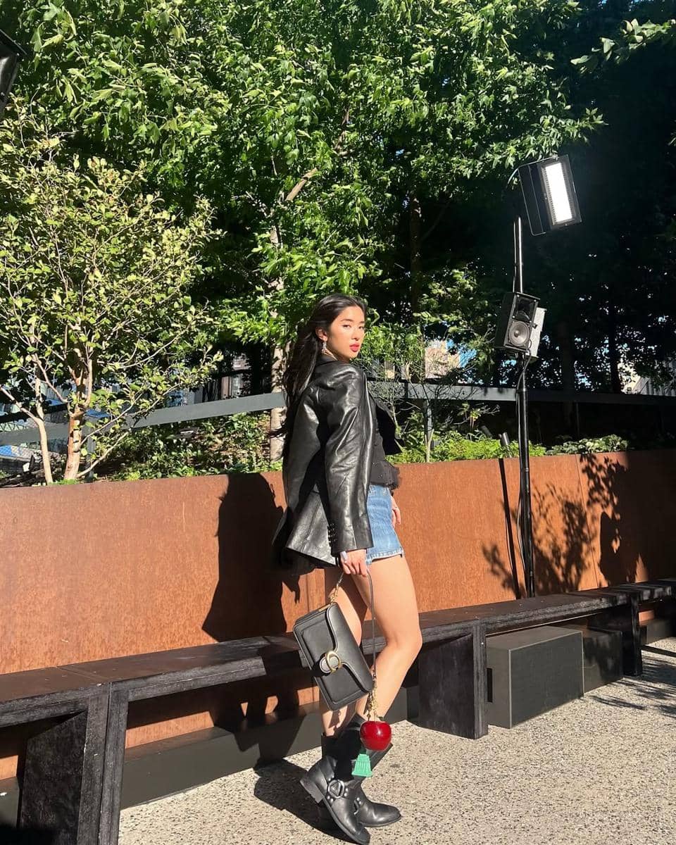 outfit serba denim ala Sophia KATSEYE