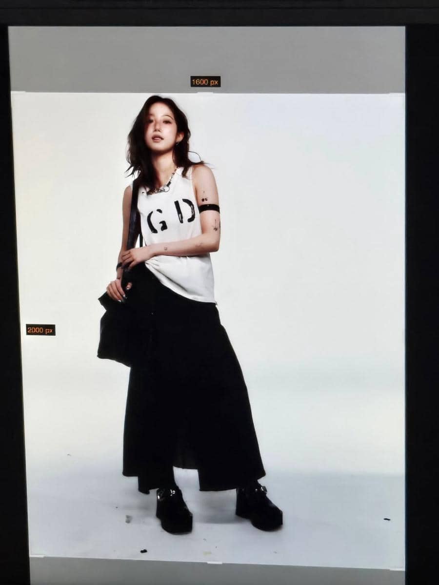 mix and match outfit putih ala Kazuha LE SSERAFIM