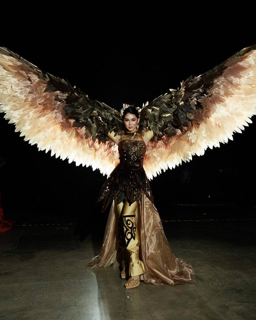 kostum nasional Miss Universe Kyrgyzstan 2025 