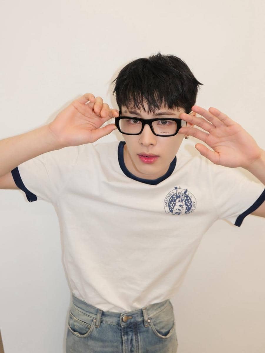 Gaya Kasual ala Haru NEXZ