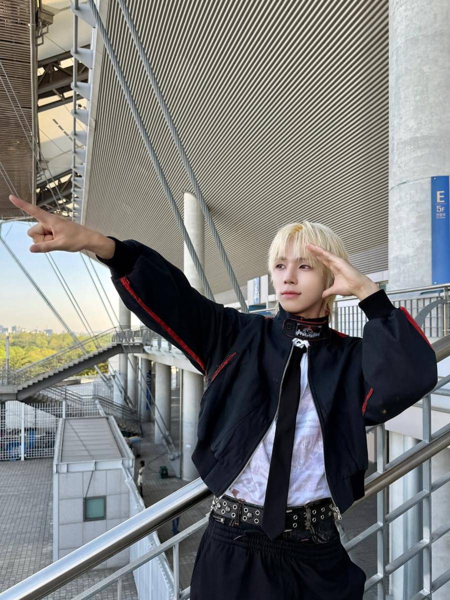 OOTD Pakai Dasi ala Member NEXZ