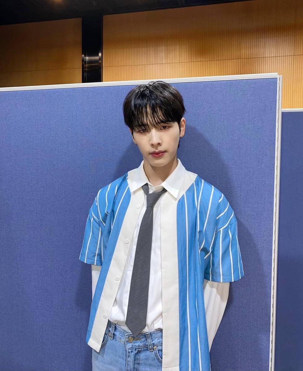 OOTD Pakai Dasi ala Member NEXZ