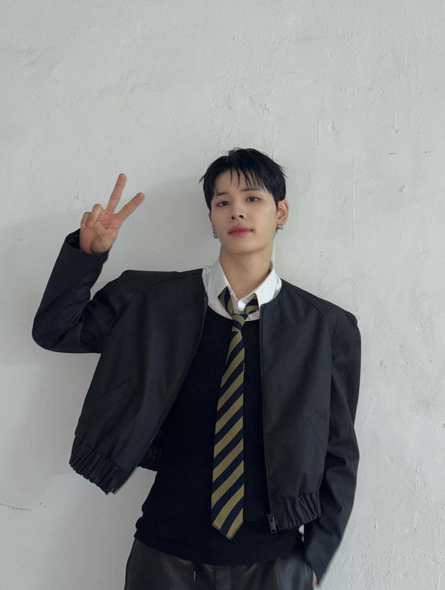 OOTD Pakai Dasi ala Member NEXZ