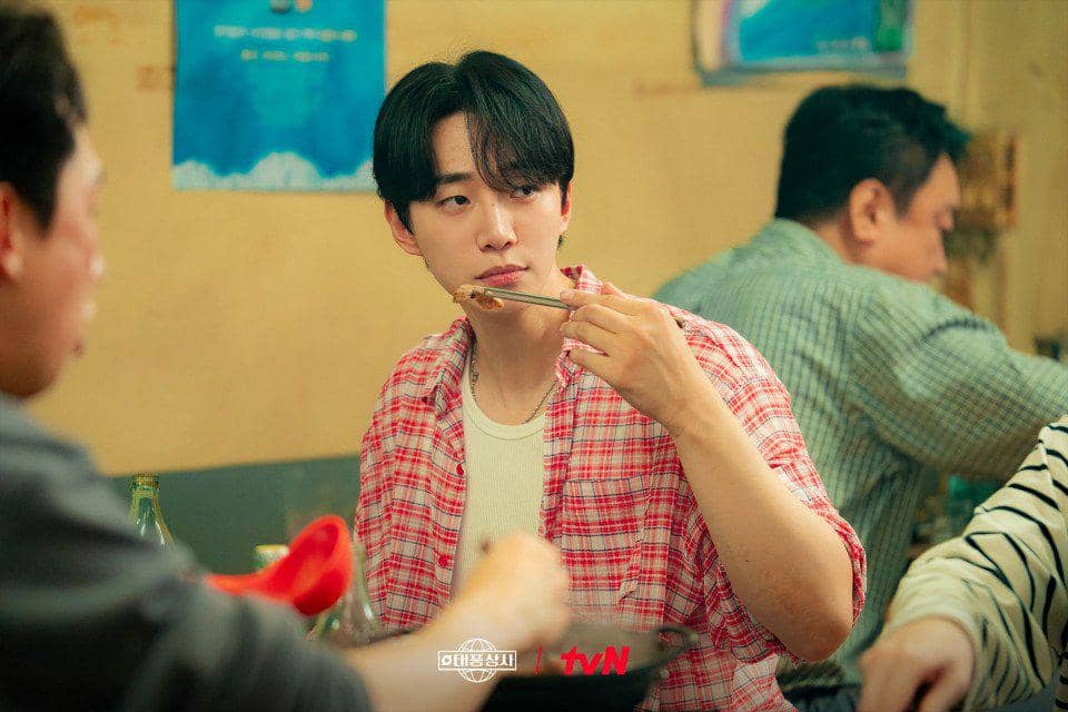 Lee Junho di Typhoon Family