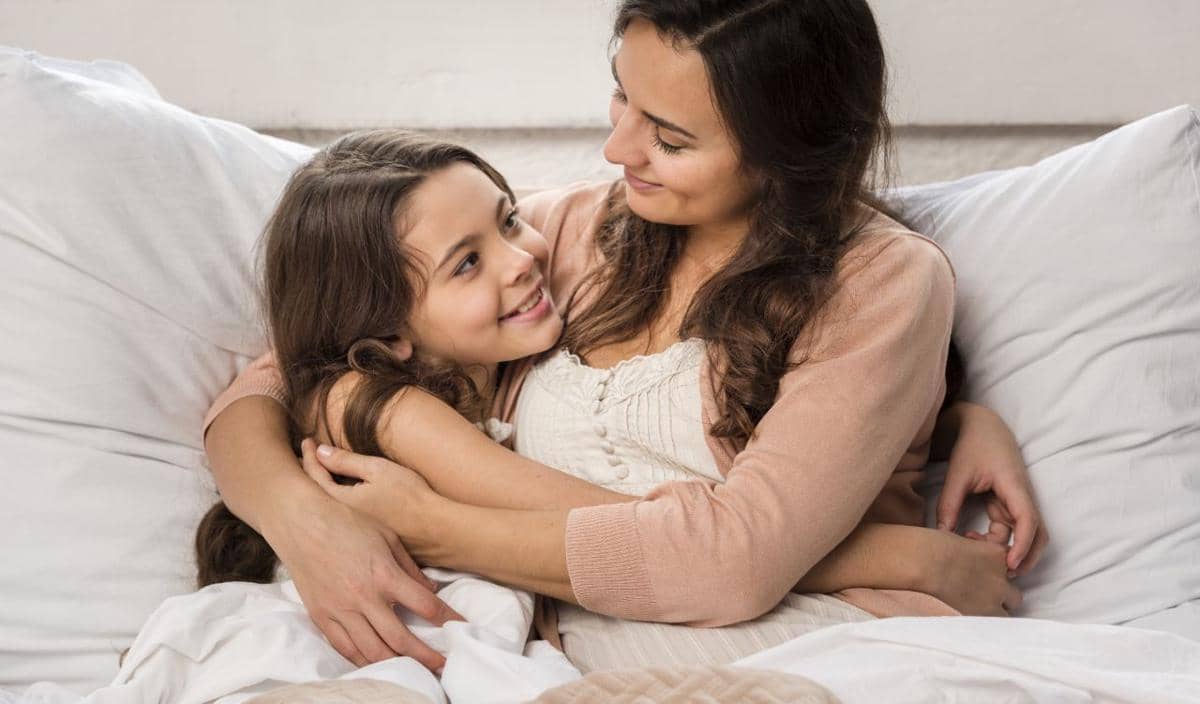 potret ibu dan anak perempuan