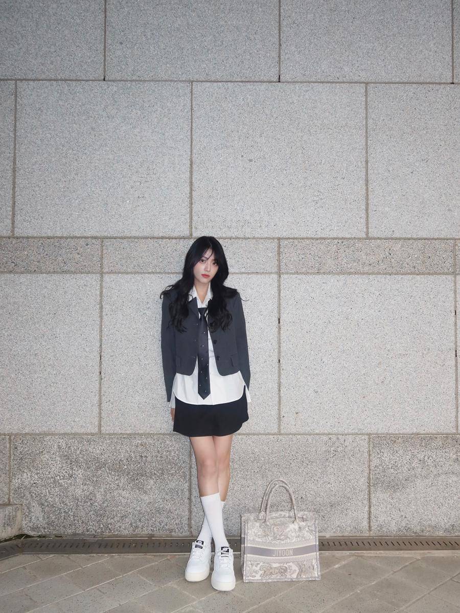 inspirasi OOTD Kim Ji Yoon