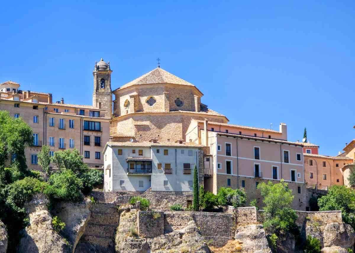 Ilustrasi kota Cuenca yang diakui UNESCO sebagai warisan dunia yang unik