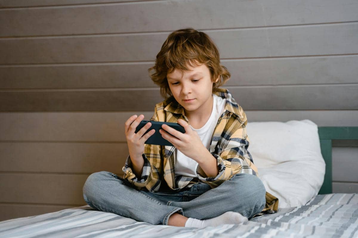 Daftar platform berisiko rendah bagi anak dari Komdigi