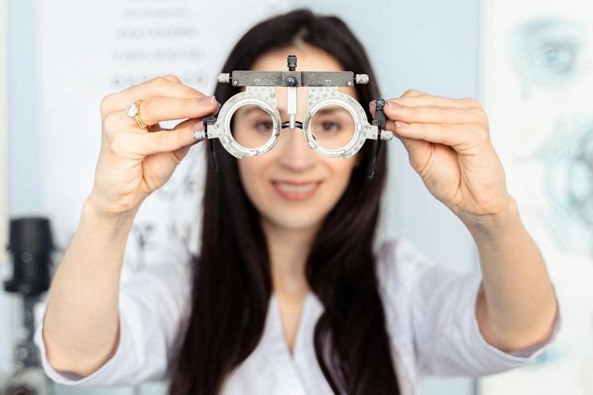 ilustrasi cara membaca resep kacamata 