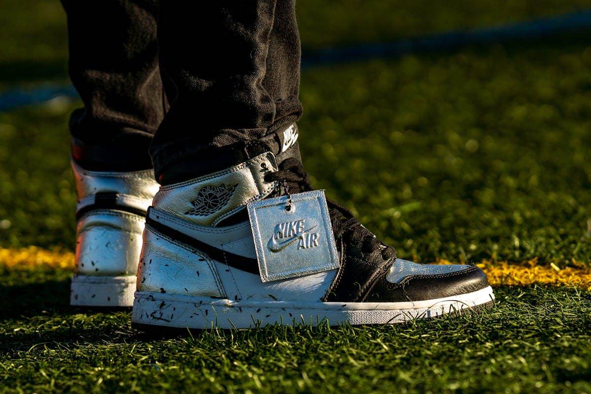 ilustrasi cara cek sepatu ori lewat kode 