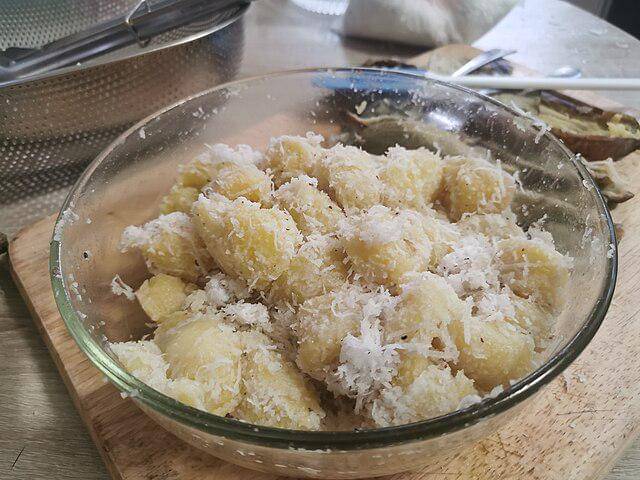 ilustrasi pisang kukus