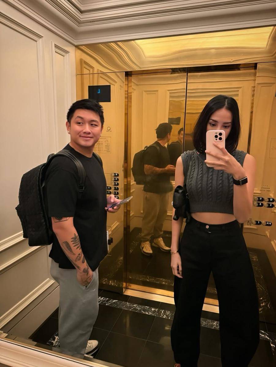 Anya Geraldine jalan-jalan di Orlando.