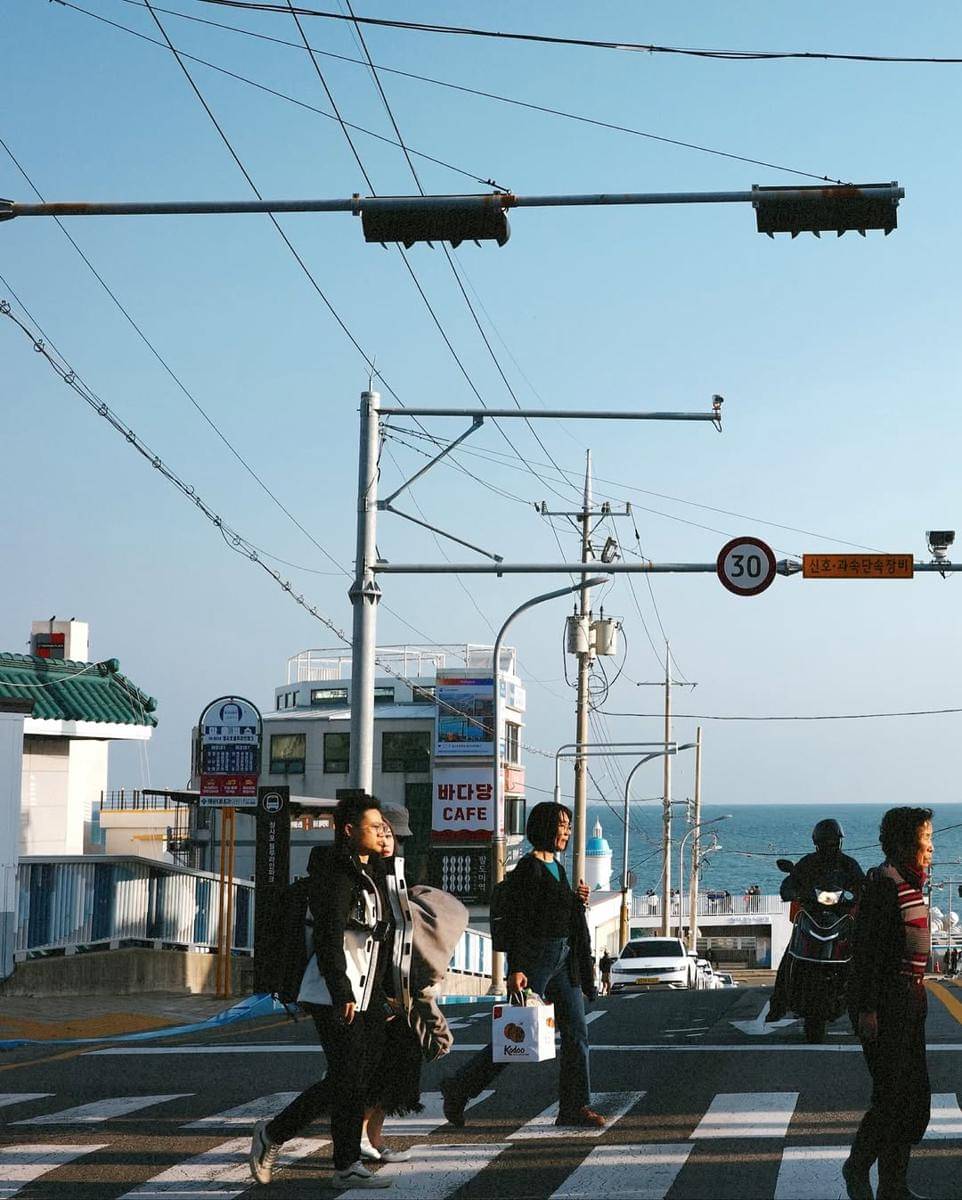Yasmine Wildblood dan sahabat di Busan.