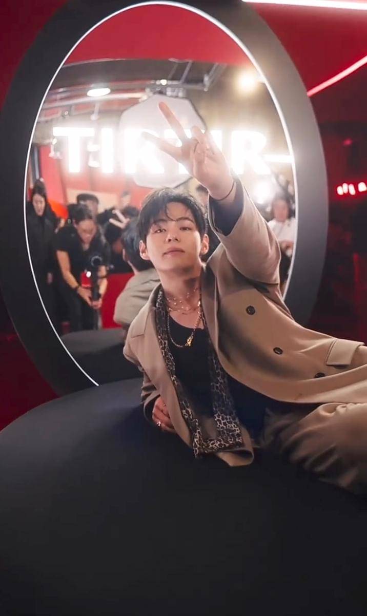 potret V BTS hadiri event Tirtir di Los Angeles