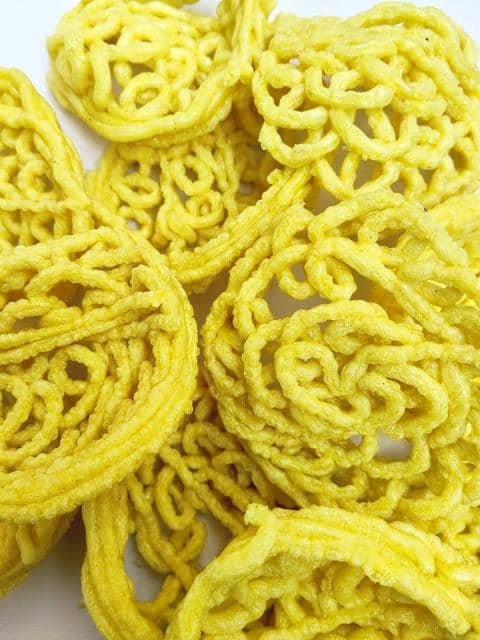 ilustrasi kerupuk mie kuning