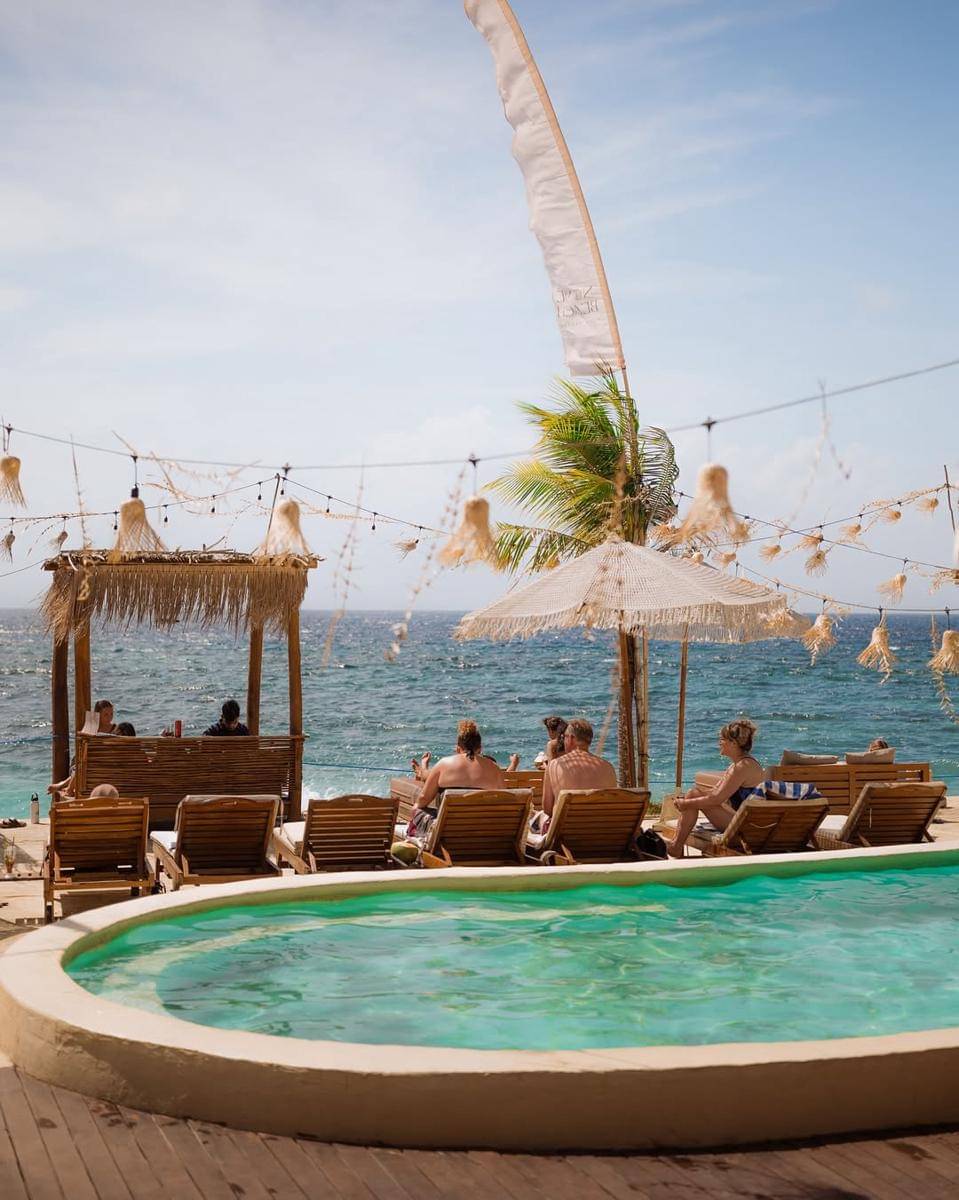 suasana di Nome Beach (instagram.com/nomebeach.penida)