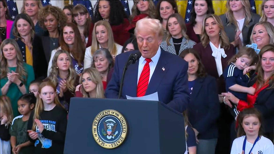 Donald Trump Menandatangani Perintah Eksekutif "No Men in Women's Sports" Menjadi Undang-Undang pada 5 Februari 2025 ( The White House, Public domain, via Wikimedia Common)