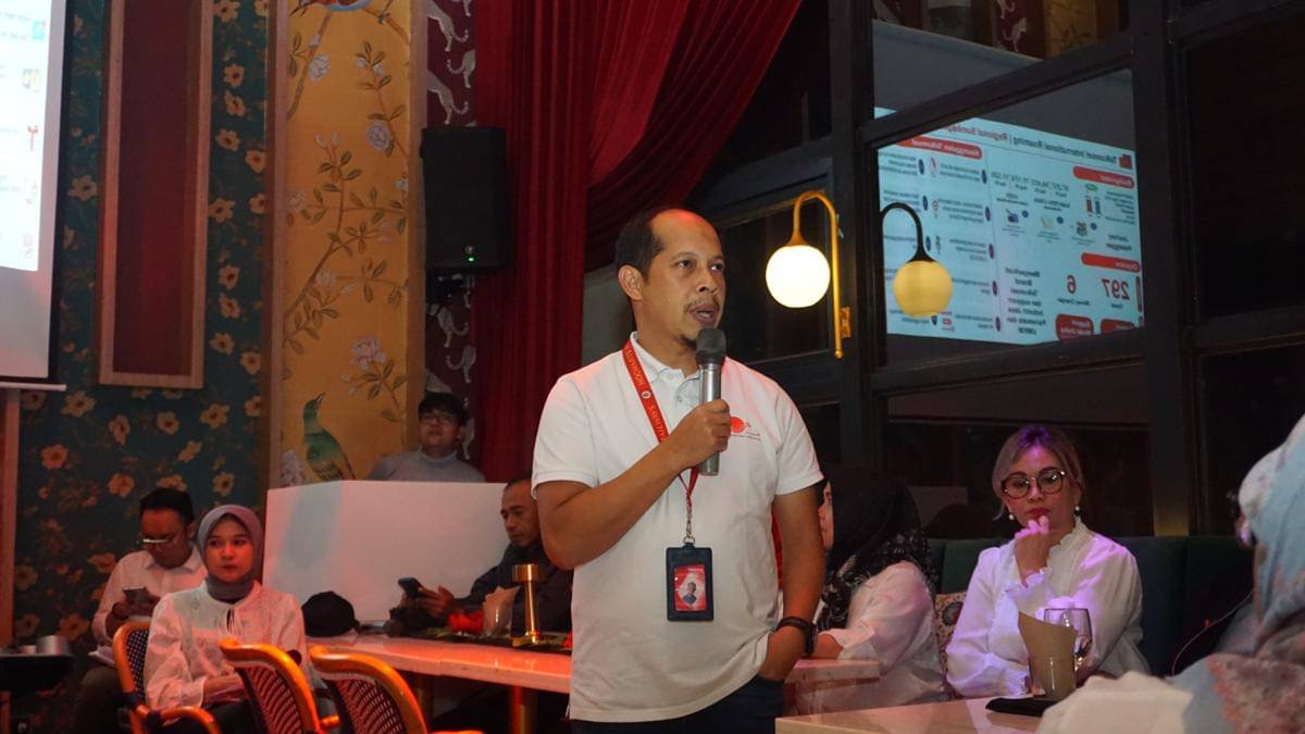 GM Consumer Business Region Sumbagut, Agung E Setyobudi (kiri) pada acara Media Meet Up dengan Telkomsel, Selasa (18/11/2025)