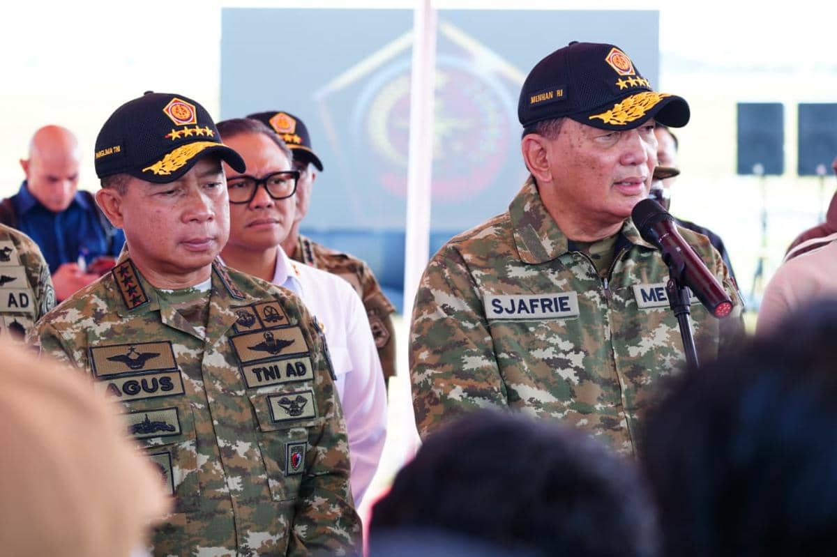Menteri Pertahanan Sjafrie Sjamsoeddin ketika meninjau latihan terintegrasi TNI 2025 di Morowali, Sulawesi Tengah