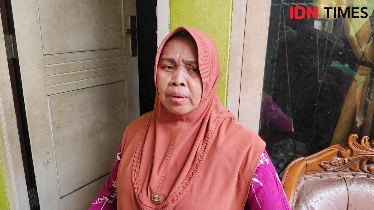 Salah satu warga, Muniroh (57). (IDN Times/Imam Faishal) 