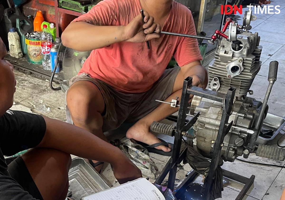 overhaul mesin motor 