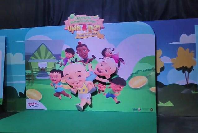 ilustasi dekorasi ulang tahun Upin Ipin 