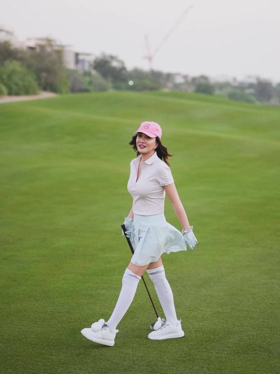 Potret Shandy Aulia main golf di Dubai. 