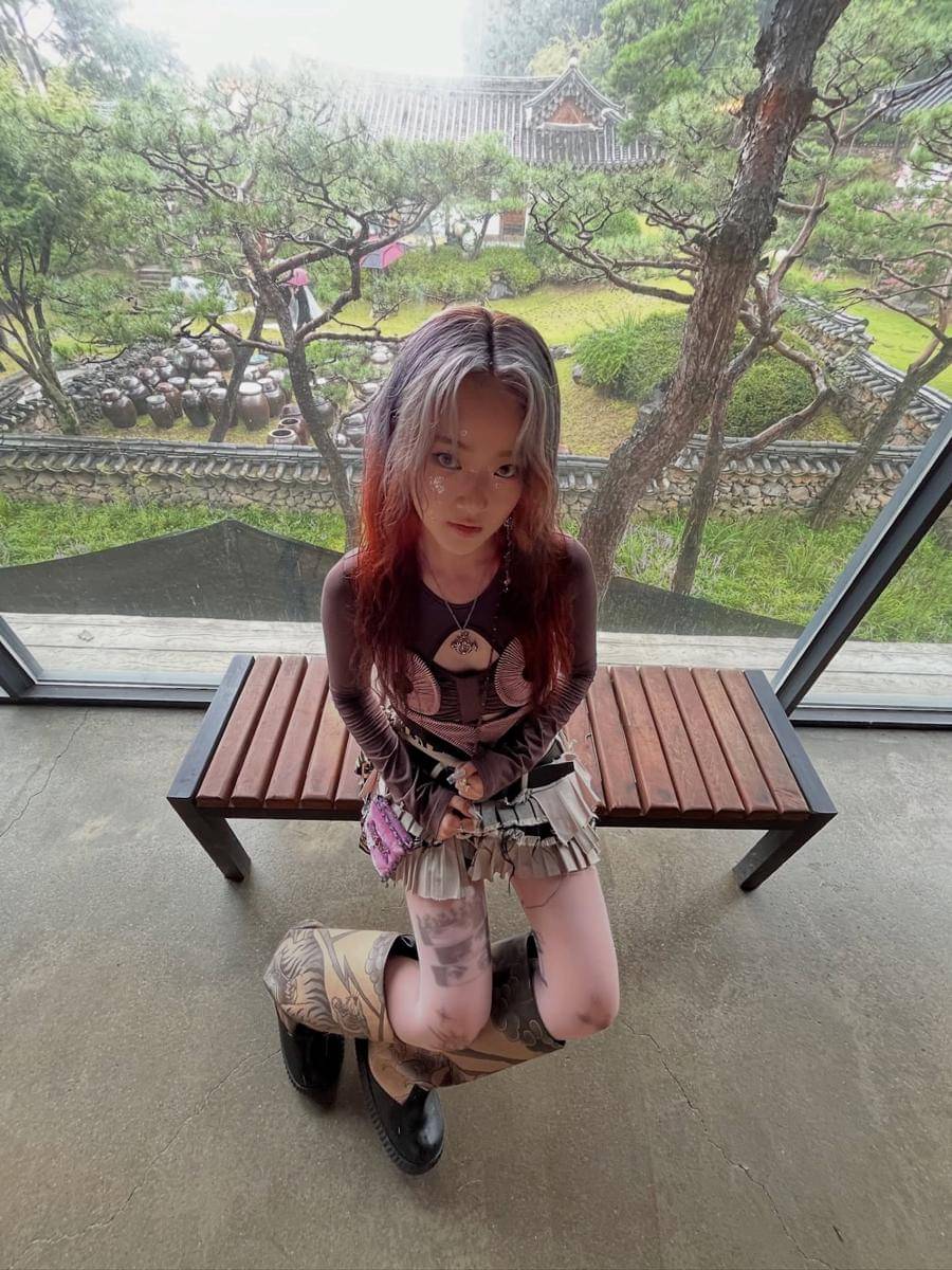 Outfit edgy street style ala member VVUP