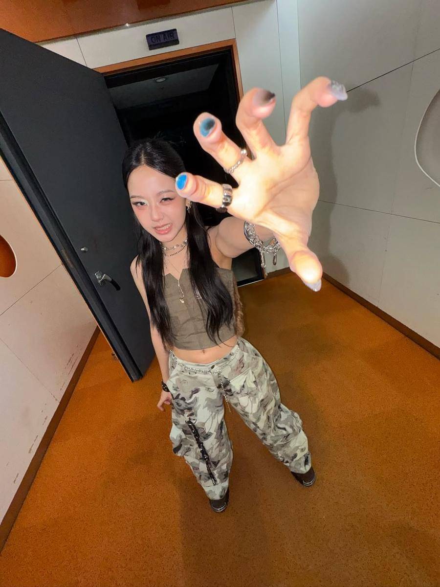 Mix and match edgy street style ala member VVUP