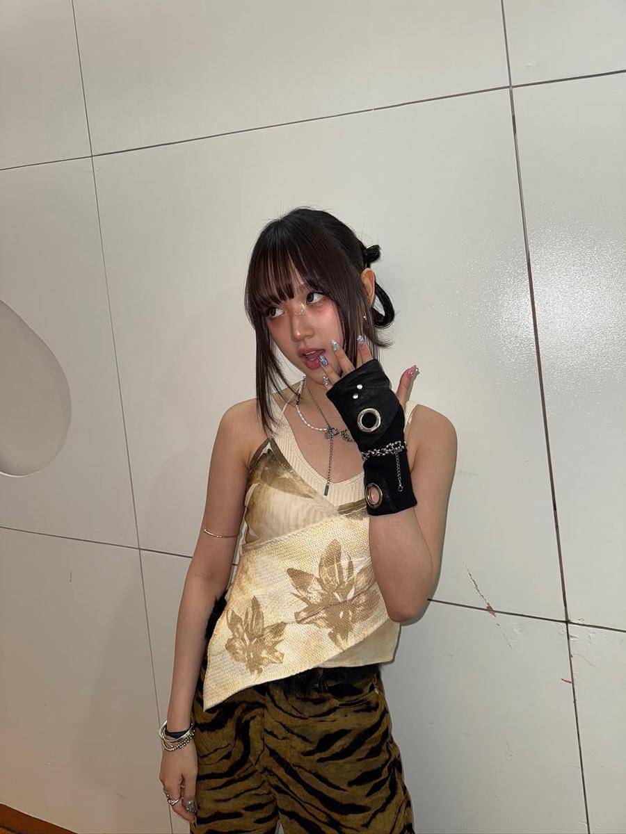 Gaya edgy street style ala member VVUP